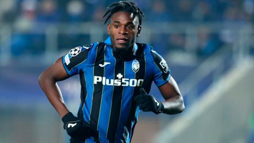 Duván Zapata (atacante - Atalanta) - De acordo com o tabloide britânico "The Sun", o Newcastle está interessado na contratação do atacante Duván Zapata, da Atalanta, da Itália. Segundo a publicação, o Newcastle pode investir 25 milhões de libras (equivalente a R$ 187,7 milhões) para contratar o atleta.