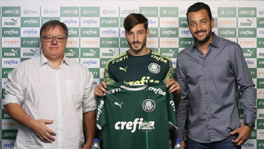 Matías Viña - 31 de janeiro de 2020 - lateral-esquerdo - Contratado junto ao Nacional-URU e vendido no meio de 2021 para a Roma-ITA.