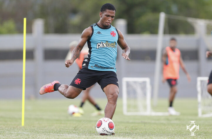 FECHADO - O Vasco anunciou que liberou Juninho para assinar um contrato por empréstimo com Orlando City. O volante chega aos Estados Unidos na próxima quinta-feira para acertar com seu novo clube.