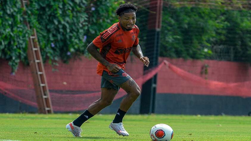 GALERIA: confira 20 fotos do primeiro dia de Marinho no Flamengo