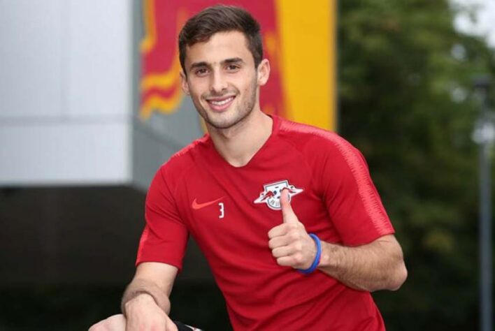 Marcelo Saracchi - Lateral-esquerdo uruguaio - Sem clube desde janeiro de 2022 - Valor de mercado: 4,5 milhões de euros (R$ 27,9 milhões).