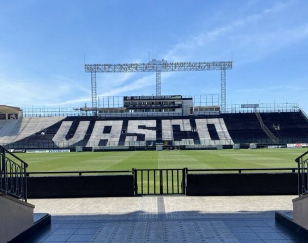 Vasco - São Januário: a Colina Histórica, que foi construída com o apoio dos próprios vascaínos, tem projeto para uma grande reforma. O estádio teria a capacidade para 43 mil pessoas. Ainda não há previsão para tirar o projeto do papel.