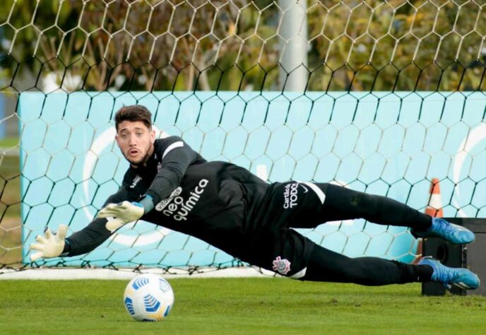 O goleiro Caíque França tinha contrato até o último dia 31 de dezembro e o vínculo não foi renovado. Livre no mercado, o atleta acertou com a Ponte Preta.