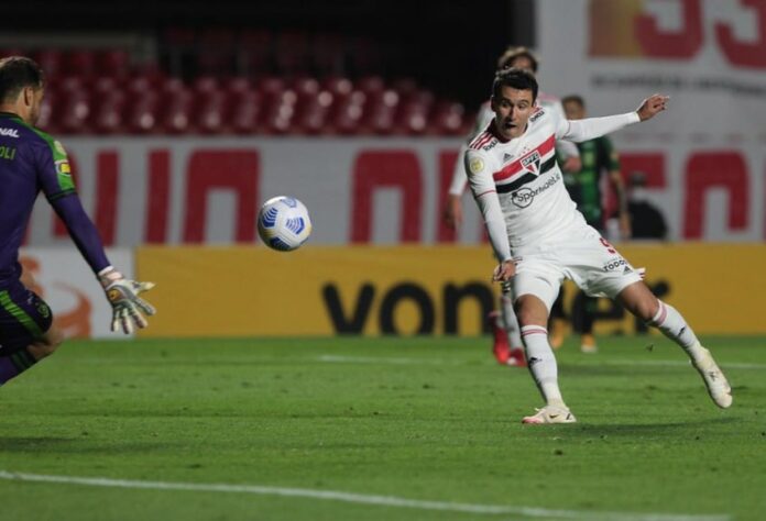 COMPLICOU - O Santos esfriou as negociações pelo atacante Pablo, do São Paulo. Em conversas encaminhadas com o Tricolor Paulista, o Peixe viu pouco "entusiasmo" do jogador em mudar para o clube e, por essa razão, busca outras opções no mercado.