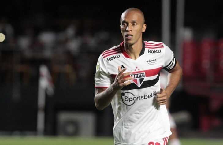 Miranda (37 anos) - Posição: zagueiro - Clube: São Paulo