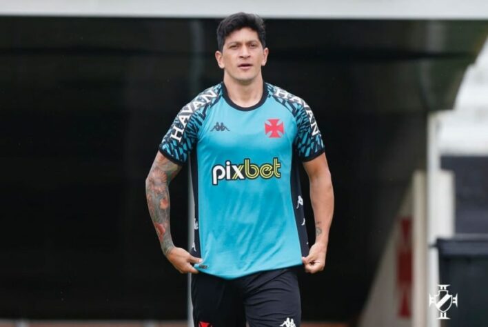 FECHADO! - A torcida do Fluminense vai precisar esperar mais um pouco para ver Germán Cano junto ao elenco no CT Carlos Castilho. O atacante testou positivo para Covid-19 e precisará adiar a chegada ao Rio de Janeiro para cumprir quarentena. Ele está em Buenos Aires, na Argentina, e era aguardado no fim de semana pelo tricolor.