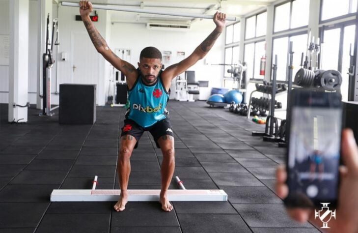 Vitinho - Emprestado pelo Corinthians, o meia tinha expectativa de ser bastante utilizado, mas problemas físicos impediram o sucesso no Cruz-Maltino. Recentemente, houve a rescisão contratual e ele foi jogar em Portugal.