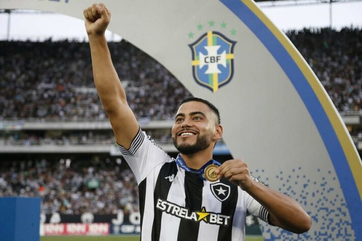 FECHADO! - Barreto fica no Botafogo para a temporada 2022. O clube de General Severiano encaminhou a permanência do volante junto ao Criciúma, e o jogador é esperado no Rio de Janeiro nos próximos dias. A negociação foi trazida primeiro pelo "GE" e confirmada pelo LANCE!.