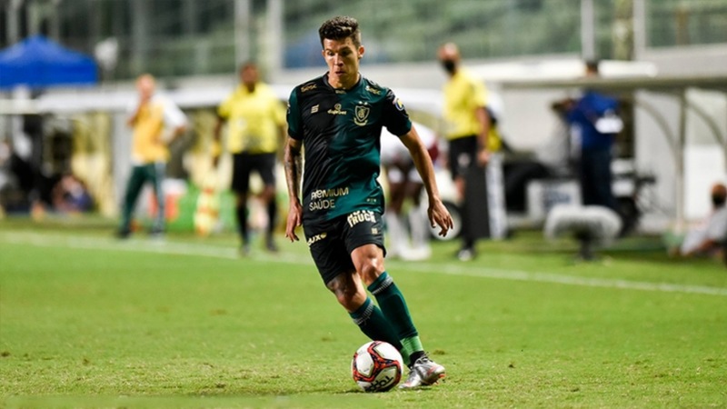 FECHADO! - O meio-campista Bruno Nazário foi oficializado pelo Vasco nesta quinta-feira. Ele chega ao Cruz-Maltino após defender o América-MG na temporada passada. Emprestado pelo Hoffenhein, da Alemanha, ele terá vínculo até o fim da temporada.