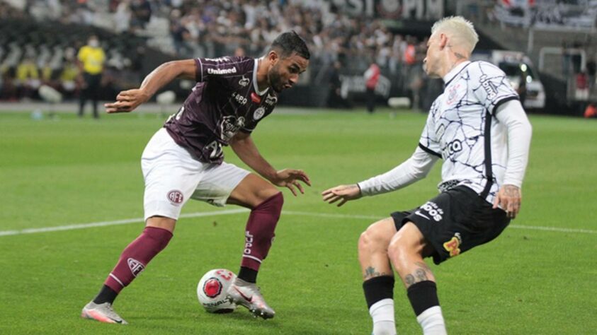 Ferroviária - Sobe: Sabia o que fazer quando tinha a posse de bola e pressionar a saída de jogo do Corinthians quando possível. / Desce: Podia ter aproveitado melhor os contra-ataques criados com a defesa alvinegra desarrumada.