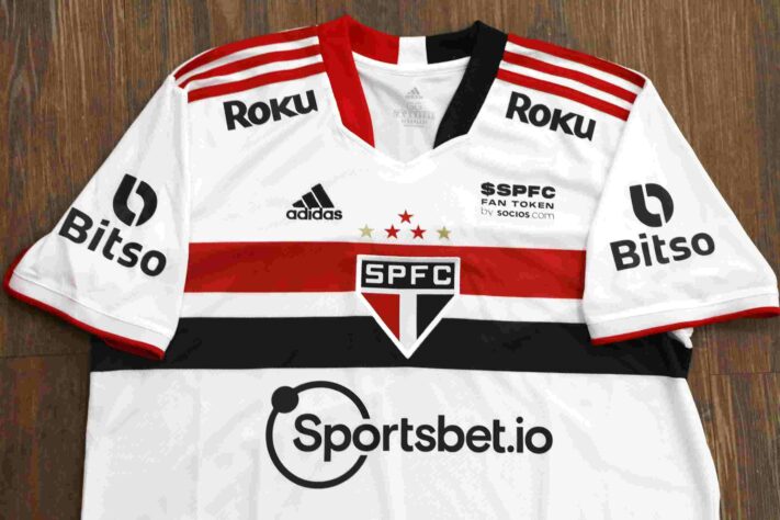 Mais detalhes da camisa branca do São Paulo com o novo patrocinador.