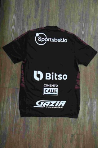 Camisa da comissão técnica terá a marca na parte de trás da camisa 