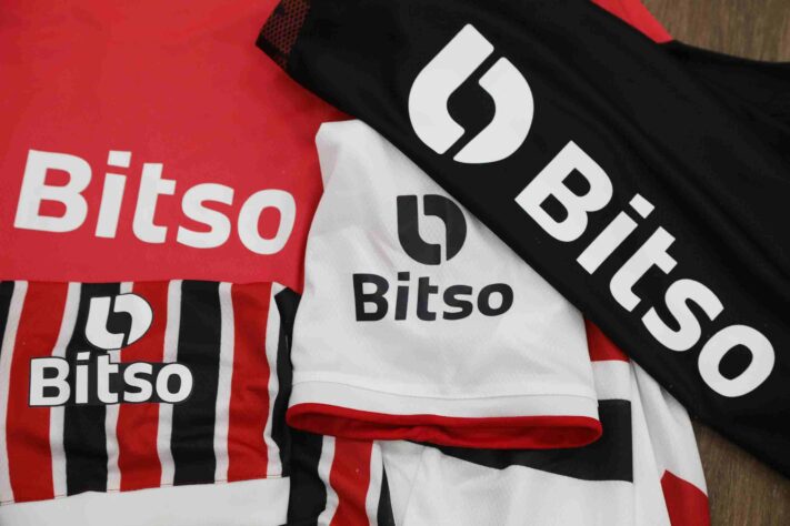 Mais detalhes da marca no uniforme do São Paulo