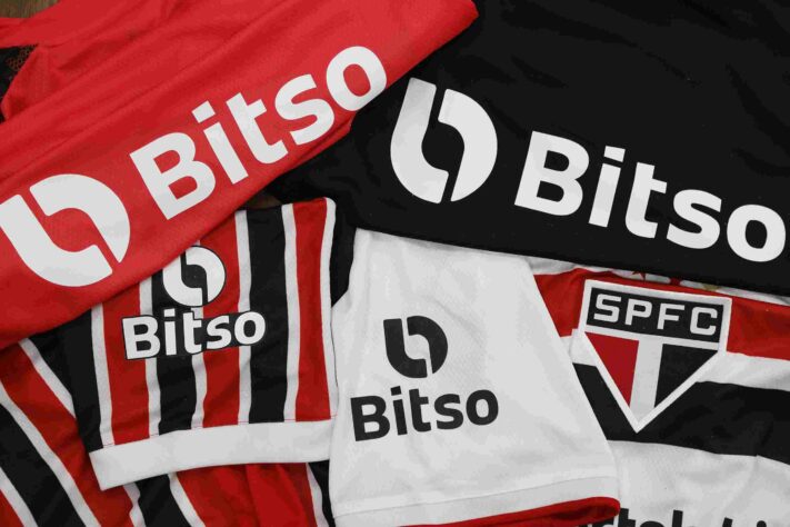 Nesta sexta-feira (07), o São Paulo anunciou a Bitso, empresa de criptomoedas como sua nova patrocinadora para a manga da camisa. Veja como ficou o uniforme do Tricolor com a marca nesta galeria!