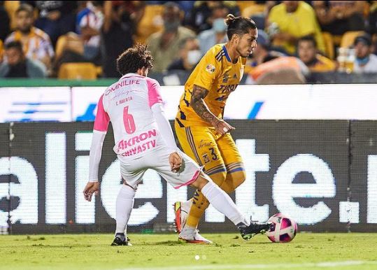 FECHADO! - Depois de entrar na mira do Palmeiras, mas ver as conversas não andarem, Carlos Salcedo tem tudo certo para ir para a MLS, onde defenderá o Toronto FC. A saber, o próprio mexicano já ‘anunciou’ o acordo através de suas redes sociais.