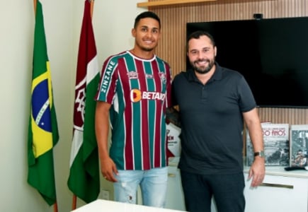 Fluminense: R$ 10 milhões / 8 reforços / Cris Silva [foto] (LE, Sheriff-MOL) – R$ 9 milhões; Nathan (M, Atlético-MG) – R$ 1 milhão pelo empréstimo; Fábio (G, Cruzeiro) – sem custos; David Duarte (Z, Goiás) – sem custos;  Mario Pineida (LE, Barcelona-EQU) – empréstimo; Felipe Melo (V, Palmeiras) – sem custos;  Willian Bigode (A, Palmeiras) – sem custos; Germán Cano (A, Vasco) – sem custos