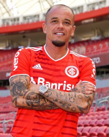 FECHADO! - O Internacional apresentou o meia D'Alessandro para a última passagem do argentino pelo Colorado, visando uma despedida dos gramados com a torcida do Inter presente no Beira-Rio. D'Ale definiu o dia 30 de abril como a data da sua aposentadoria oficial.