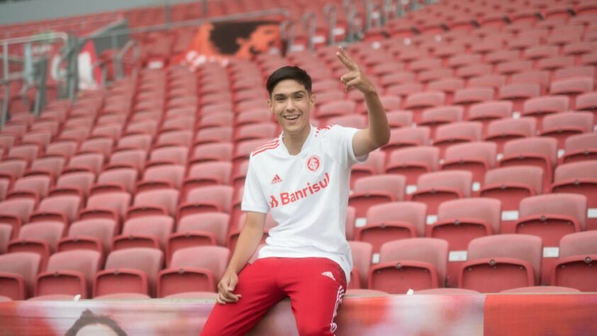 Enzo (Internacional) - Já participou de treinos com o time profissional, é atacante, tem 20 anos e é filho do Fernandão, ídolo do Inter.