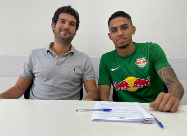 FECHADO! - O Bragantino segue trabalhando e investindo na carreira de jovens e promissores jogadores. O goleiro Fabricio, que se destacou atuando pela Série A2 do Campeonato Paulista, foi mais um a acertar um vínculo em definitivo com o clube paulista. Fabricio trabalhou com o elenco profissional do Massa Bruta no final do ano passado e viajou com a delegação para Montevidéu.