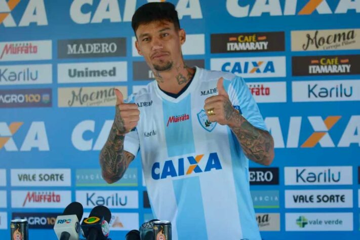 João Paulo (meia - Londrina - contrato até 31/12/2022) - 36 anos 