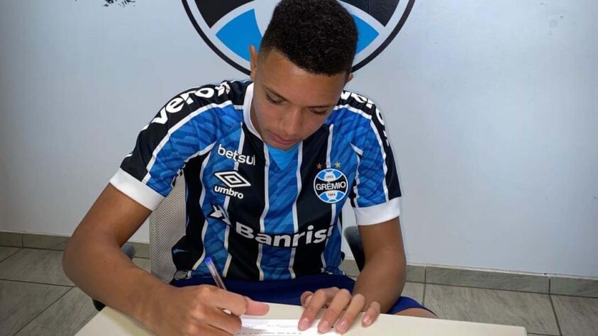 Kauan Kelvin (Atacante - Grêmio): Acaba de fazer 17 anos e anotou três dos sete gols marcados pelo Grêmio na Copinha. Torcedores já pedem o garoto no time profissional.