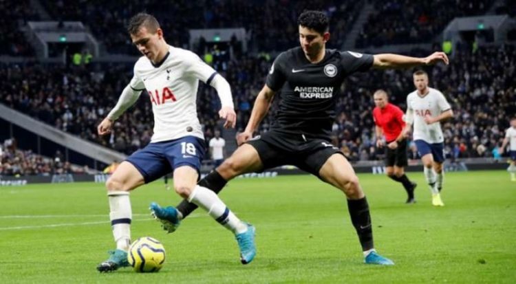 NEGOCIANDO - O futuro de Giovanni Lo Celso parece ser cada vez mais longe do Tottenham. Dessa forma, o Sevilla pode ser o novo clube do argentino. Os ingleses podem usar o atleta para fechar com o brasileiro Diego Carlos. Segundo o portal ‘football.london’, o diretor de futebol do Sevilla, Monchi, quer fechar com o atleta o quanto antes possível.