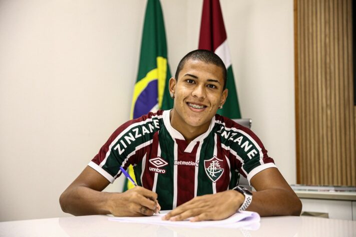 Matheus Martins (Fluminense) - Joia das categorias de base, o atacante de 18 anos é alvo de sondagens de clubes europeus.