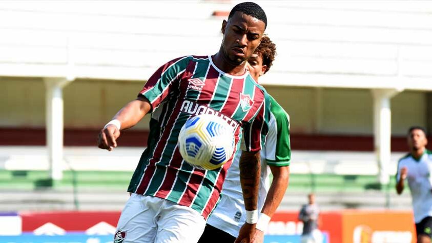 Nathan -  nascido em 03/02/2002 - contrato até 31/12/2023. Fluminense tem 100% dos direitos.