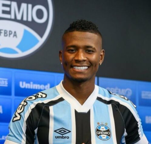 FECHADO! - Pouco mais de um ano da sua saída, Orejuela está de volta ao Grêmio e pronto para ajudar o time a disputar a Série B. Com discurso firme, o lateral-direito deixou claro que a sua meta é retomar a confiança e ajudar o Tricolor da melhor forma possível.