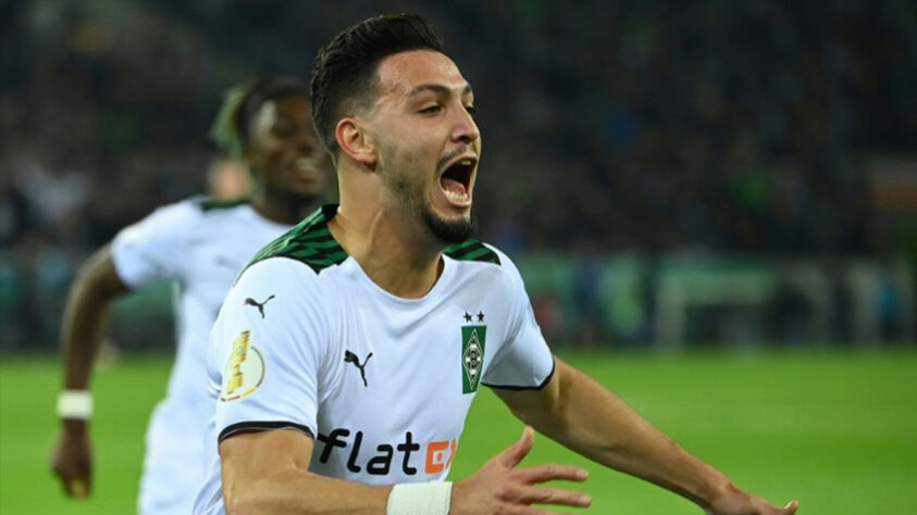 Ramy Bensebaini (lateral-esquerdo / Argélia / 26 anos / Borussia Mönchengladbach) - valor de mercado: 22 milhões de euros (R$ 140,8 milhões)