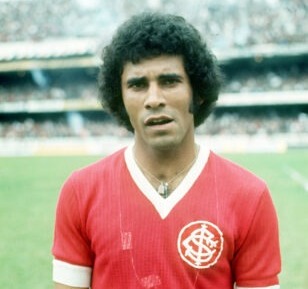 Valdomiro (Internacional) - 803 jogos.