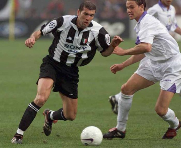 2000 - Zinedine Zidane (Juventus) / 2º lugar: Luís Figo (Barcelona /Real Madrid); 3º lugar: Rivaldo (Barcelona)