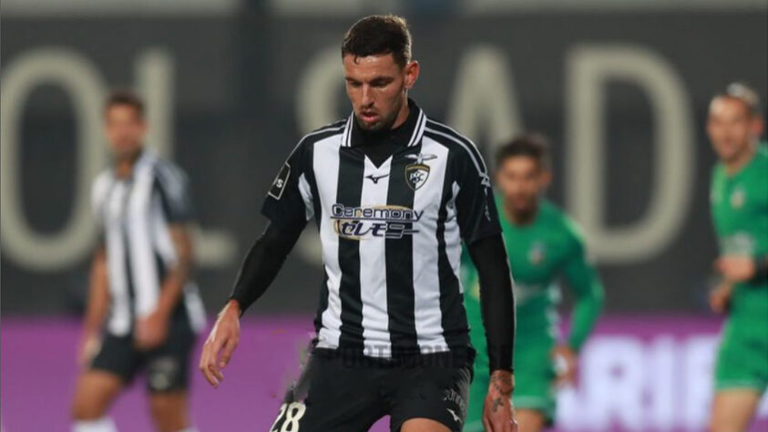 NEGOCIANDO - O São Paulo segue na negociação com o zagueiro Willyan Rocha, de 27 anos, do Portimonense-POR. O negócio pode avançar já que o Bordeaux-FRA, clube que tinha interesse no defensor, fechou com outro zagueiro. Além disso, a janela europeia fechou na última segunda-feira. Assim, o Tricolor fica com o "caminho livre" para negociar.