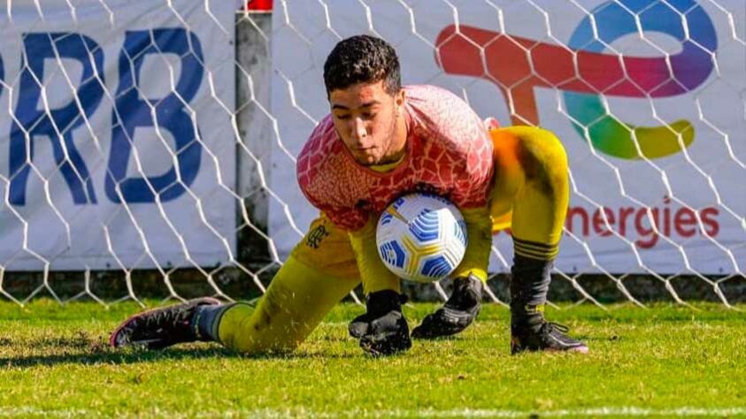 Álvaro: por fim, o último goleiro da lista chegou à Gávea no ano passado. O jogador, que era do Bahia de Feira, tem contrato com o Flamengo válido até 31/07/2022. 