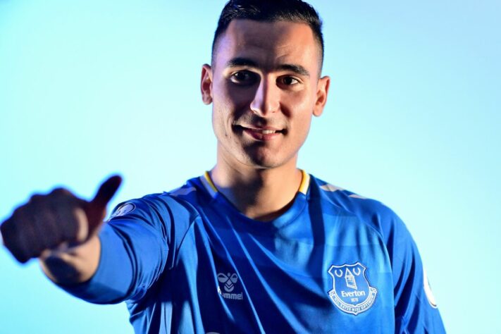 FECHADO! - O Aston Villa emprestou o ponta egípcio Anwar El Ghazi para o Everton até o final da atual temporada, com opção de compra ativa ao final do vínculo.