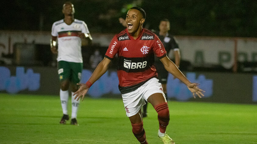 O Flamengo estreou com vitória no Campeonato Carioca. Nesta quarta-feira, o Rubro-Negro venceu a Portuguesa por 2 a 1 no Estádio Luso-Brasileiro, pela primeira rodada do Estadual. Lázaro (2) fez os gols do Fla, e Sanchez diminuiu para os visitantes. A seguir, confira as notas: