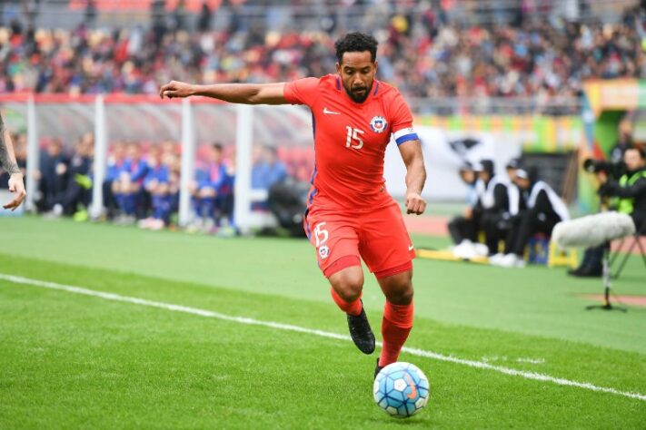 FECHADO! - Atacante e lateral-esquerdo, Jean Beausejour que teve passagem pelo Grêmio e defendeu a Seleção Chilena por duas Copas do Mundo está pendurando as chuteiras.