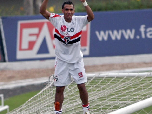 Leandro “Guerreiro”- O Campeonato Paulista de 2022 será transmitido pela HBO Max e Estádio TNT Sports. Foram escolhidos quatro ídolos dos quatro maiores clubes de São Paulo para participarem das transmissões dos jogos. O ex-atacante Leandro foi selecionado para representar o São Paulo.