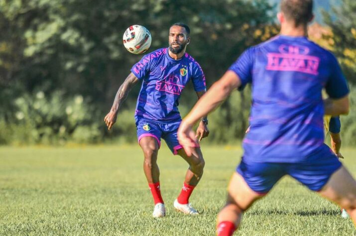 FECHADO! - Campeão Catarinense em 2017 com a Chapecoense, o meia Luiz Antonio retorna para o futebol de Santa Catarina, em busca do bicampeonato estadual vestindo a camisa do Brusque.