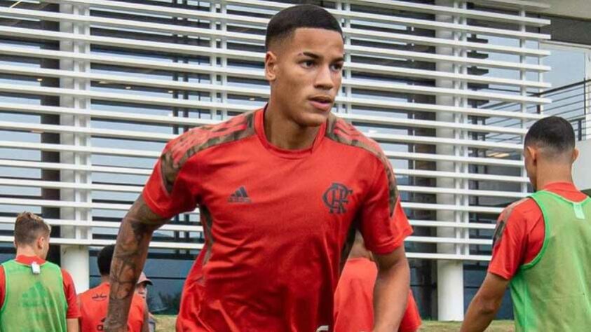 Marcos Paulo: depois de se destacar pelo Nova Iguaçu, o lateral foi contratado pelo Flamengo. O vínculo com o Rubro-Negro é válido até 01/02/2022.