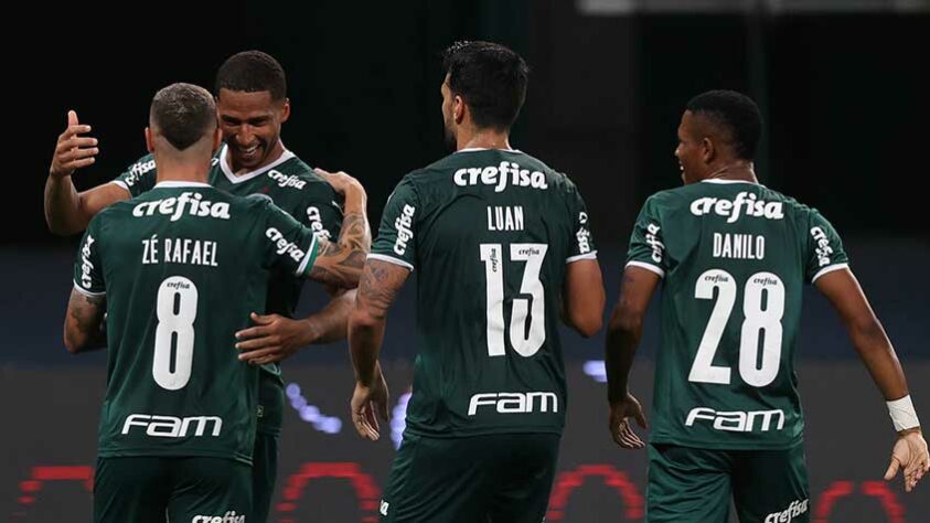 Palmeiras - A camisa do Verdão é de exclusividade da Crefisa/FAM, que paga cerca de R$ 81 milhões ao clube. Com premiações, o valor pode chegar a R$ 120 milhões.