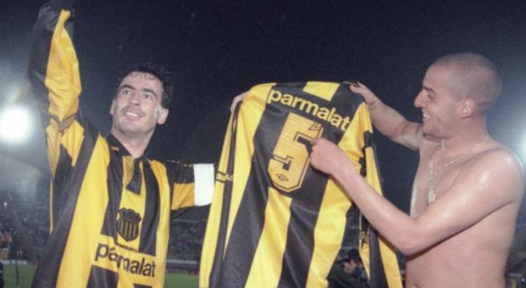 O Peñarol engatou um pentacampeonato uruguaio e ainda empilhou títulos em outra competição. O empresário Calisto Tanzi organizou a Copa Parmalat, apenas com clubes patrocinados pela sua empresa. Os uruguaios venceram quatro das seis edições.