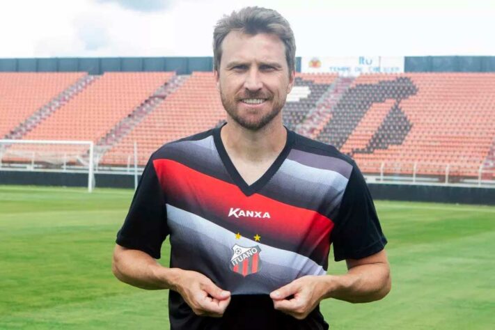 Rafael Pereira (zagueiro - Ituano - tempo de contrato não revelado) - 37 anos 