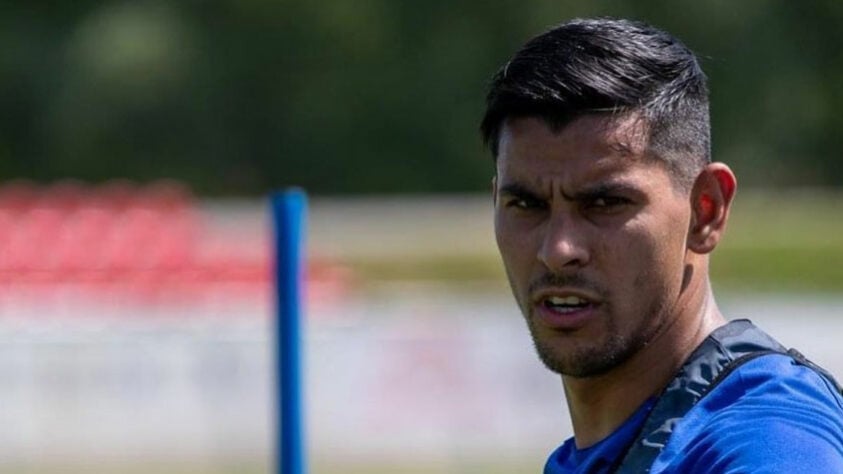 O atacante argentino Mierez tem passagens por equipes pequenas da Europa, desde que foi revelado pelo Tigre. Atualmente está no NK Osijek, da Croácia.
