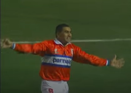 Em 1997, a Universidad Católica foi campeã chilena após dez anos na fila e consagrou o artilheiro Alberto Acosta. Contudo, nos anos seguintes sob o comando da Parmalat, o clube não teve a mesma sequência bem-sucedida.