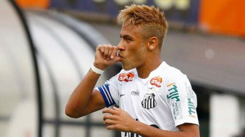 1º lugar - Neymar - Posição: atacante - Saiu do Santos para o Barcelona (Espanha) em 2013 - Valor: 88 milhões de euros