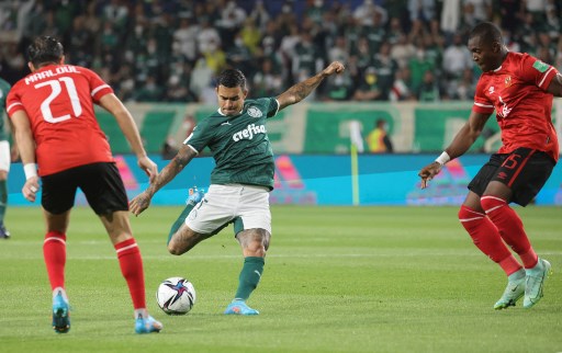 Após a boa vitória do Palmeiras sobre o Al Ahly por 2 a 0, jornais de esportes pelo mundo repercutiram a classificação alviverde para a decisão do Mundial de Clubes. Confira!