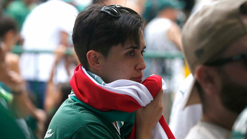 Momento de tristeza após a derrota, em São Paulo.