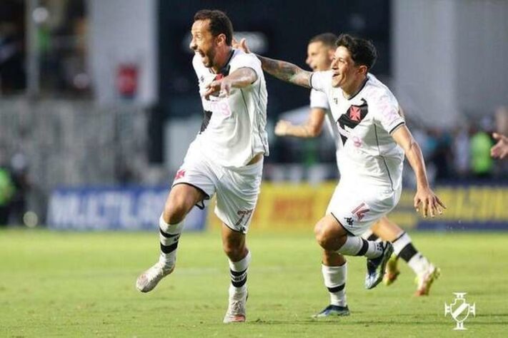 47º - Vasco 2x1 Coritiba - Série B 2021 - Depois do chute cruzado de Riquelme, Nene aproveitou a oportunidade e de carrinho colocou a bola no fundo das redes. 