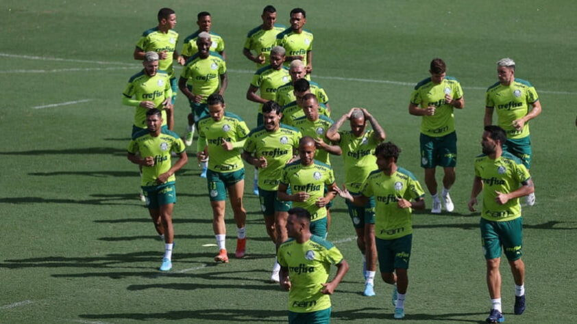 O Palmeiras viajou nesta quarta-feira para disputar o Mundial de Clubes, em Abu Dhabi. Antes do embarque, o clube divulgou a lista de jogadores no voo. Sem Piquerez e Veron, com Covid-19, Abel Ferreira convocou Vanderlan e Giovani. Confira, na galeria a seguir, os nomes que viajaram: